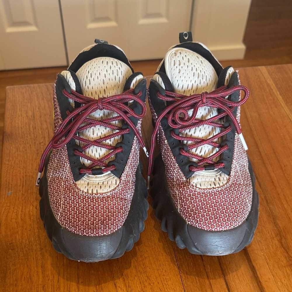 Men's Oakley Braindead collaborated Shoes with Red and Black Design